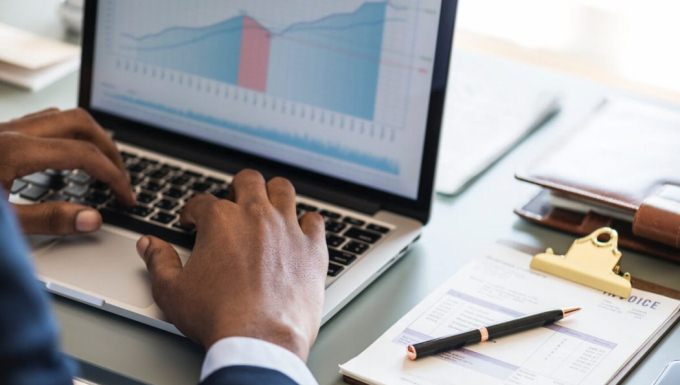 Shqiperia larg botes se e-commerce: Vetem 5.7 per qind e bizneseve tregtojne online